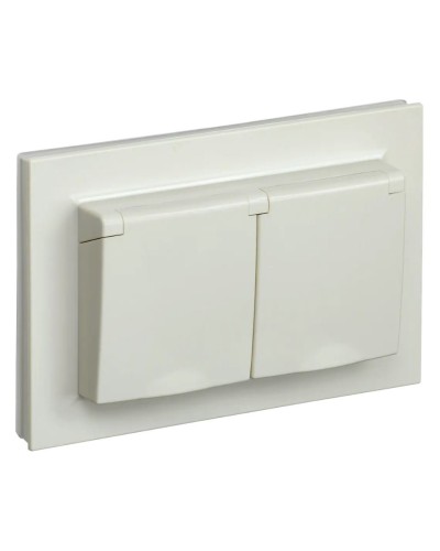 Розетка 2-местная с з/к РСбш12-3-44-БрКр бежевый BRITE (BR-R26-16-44-K10-F). Розетка с заземлением с защитными шторками и крышкой в сборе. IEK в Набережных Челнах