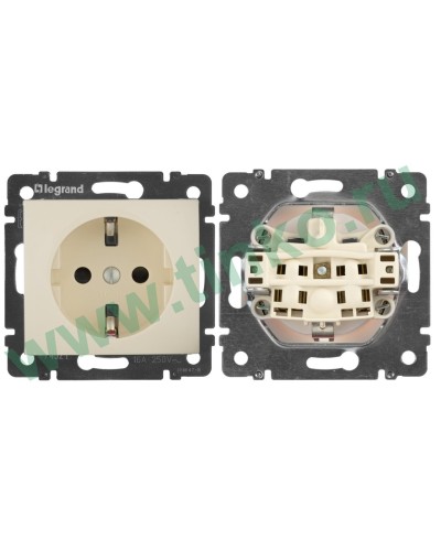 Розетка Valena 2К+3 с защитными шторками, на винтах 16А 250В, слоновая кость (774321). Розетка. LegranD в Набережных Челнах